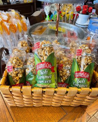 It’s (Caramel) Corn! 🌽🍿 Pick up a bag this week. Try it warm and thank us later 😋 #LiveLifeToTheSweetest