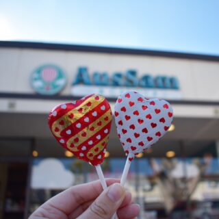 Love is in the air @aussamcandy 🩷 Swing by this week and pick up some sweets and treats for your valentine, galantine, or loved ones 🥰

#LiveLifeToTheSweetest