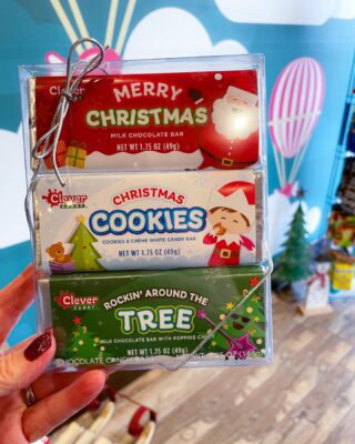 Chocolate is an AusSam gift for everyone on your list 🎁 Check out our new holiday candies this week, including this 3 pack of chocolate candy bars 🍫 #LiveLifeToTheSweetest